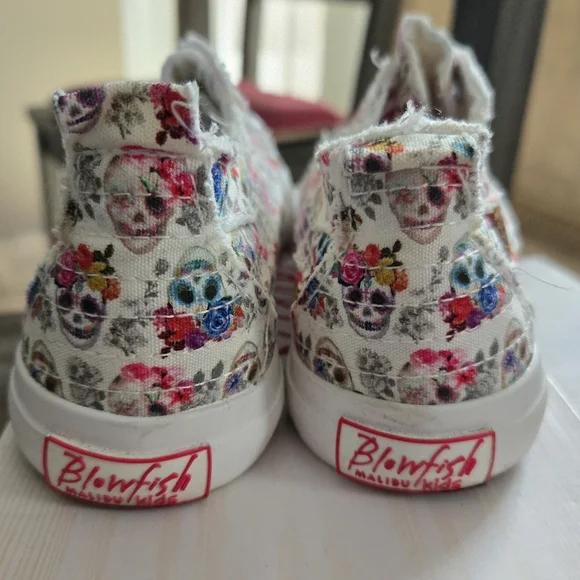 Blowfish White and Pink Sugar Skull Play-K Style Size 3... Worn Once - Picture 2 of 5